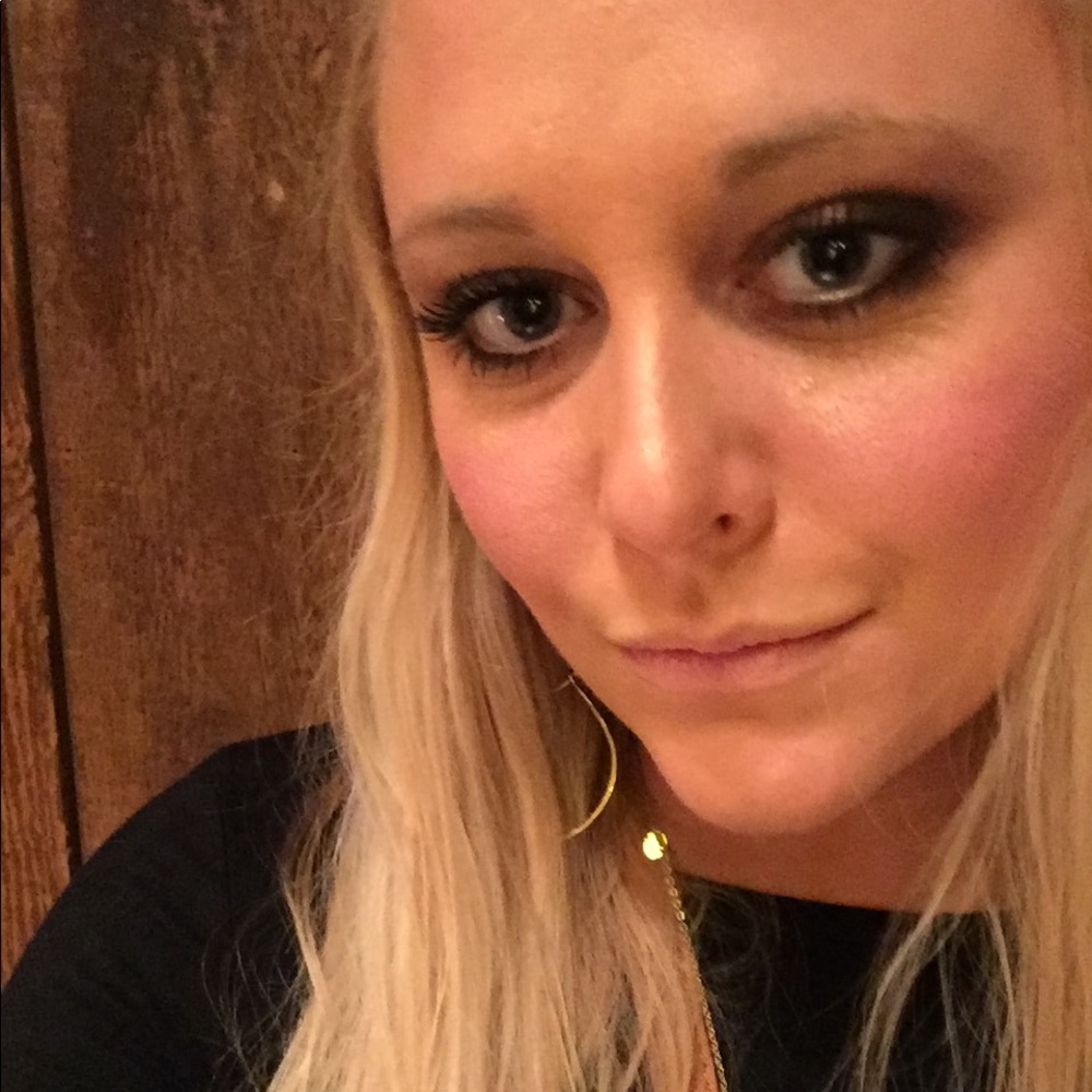 Meet your Posher, Alyssa